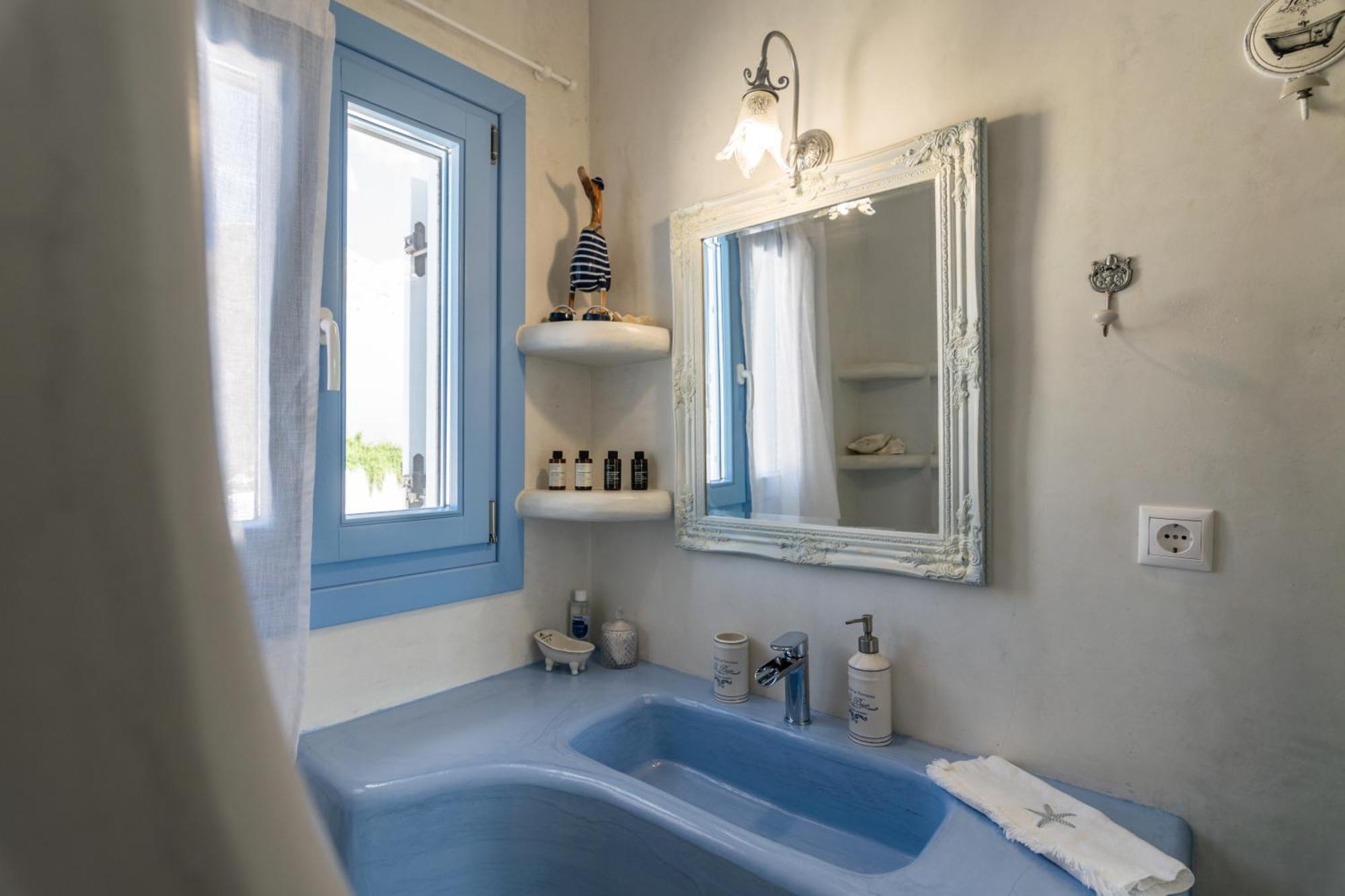 Blu Suites And Studios Adámas Eksteriør bilde